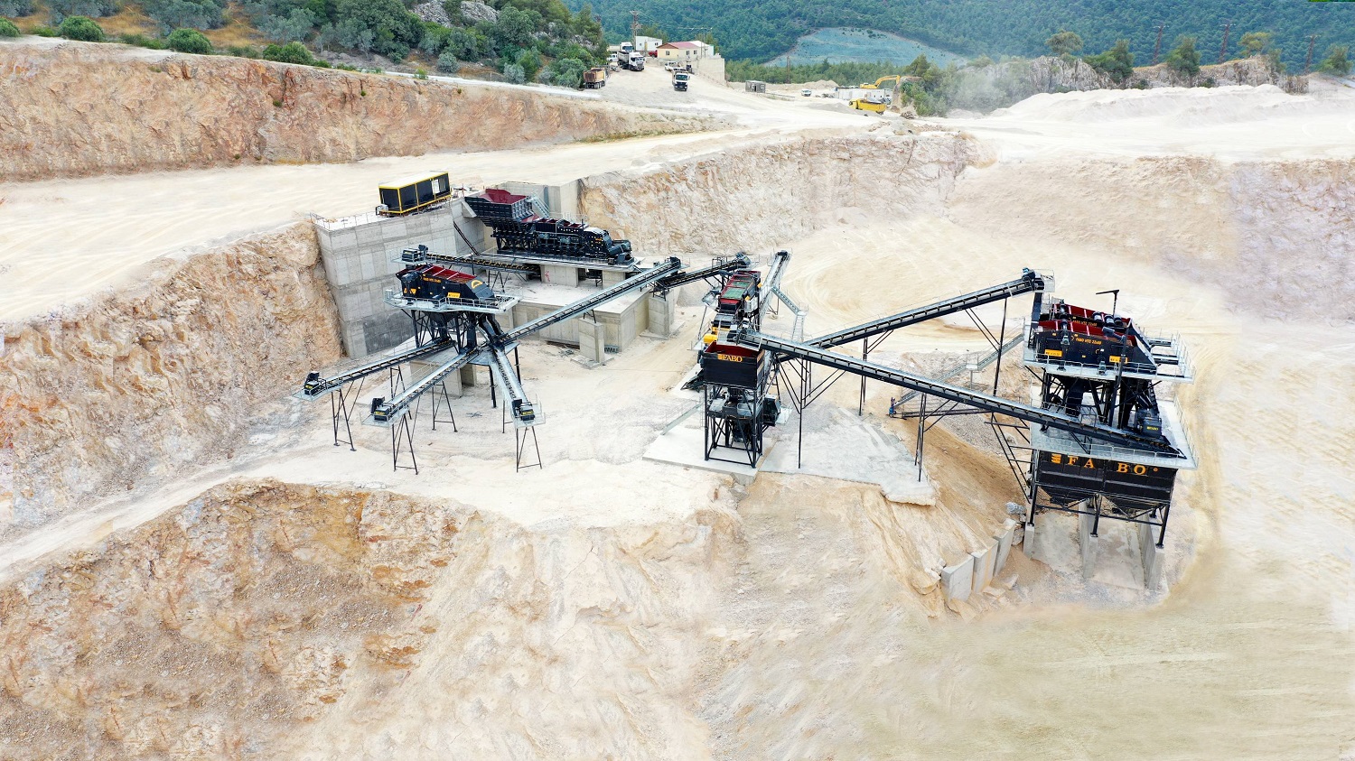 550-650 TPH Crushing And Screening Plant (3)