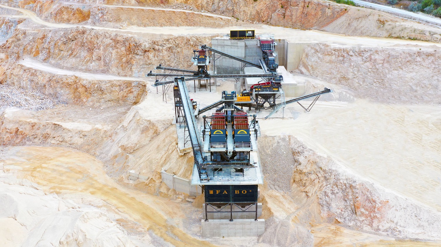 550-650 TPH Crushing And Screening Plant (5)